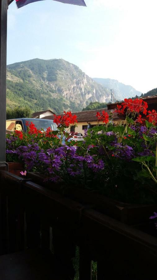 Deacons Lodge Bardonecchia Exteriör bild